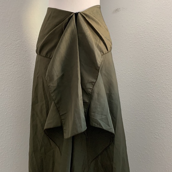 Surrealist olive green skirt - Picture 2 of 11